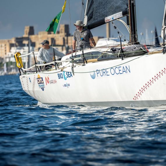 Ludovic Gérard reçoit le « Trophée André Viant » du Yacht Club de France